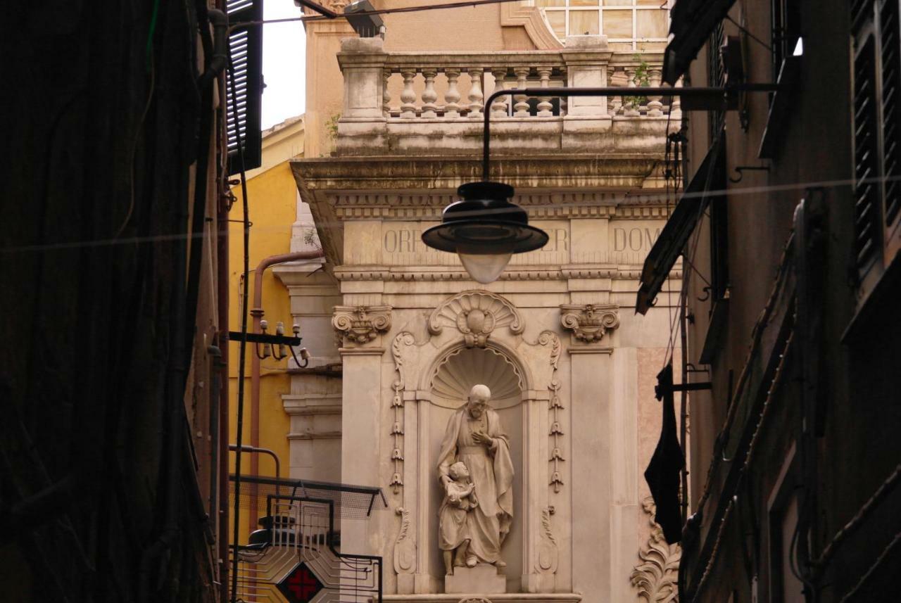 Dietro Il Teatro Modena Génova Exterior foto