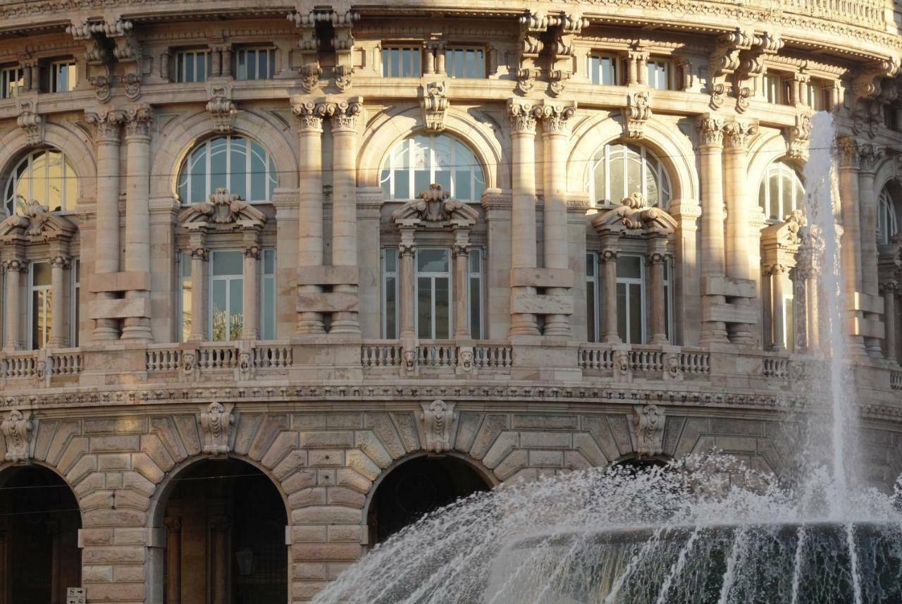Dietro Il Teatro Modena Génova Exterior foto